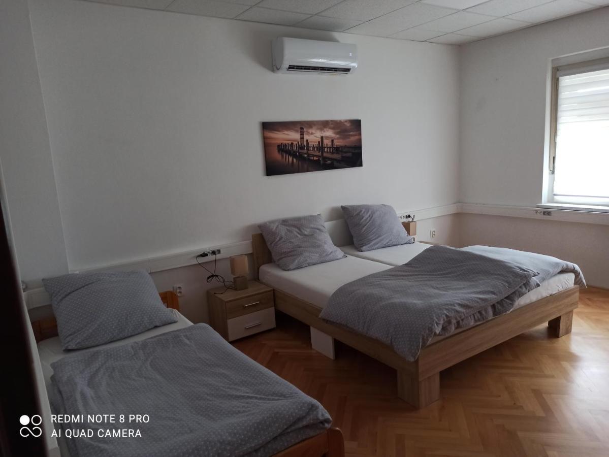 Apartmanovy Dom Stummerova Topolcany Ngoại thất bức ảnh