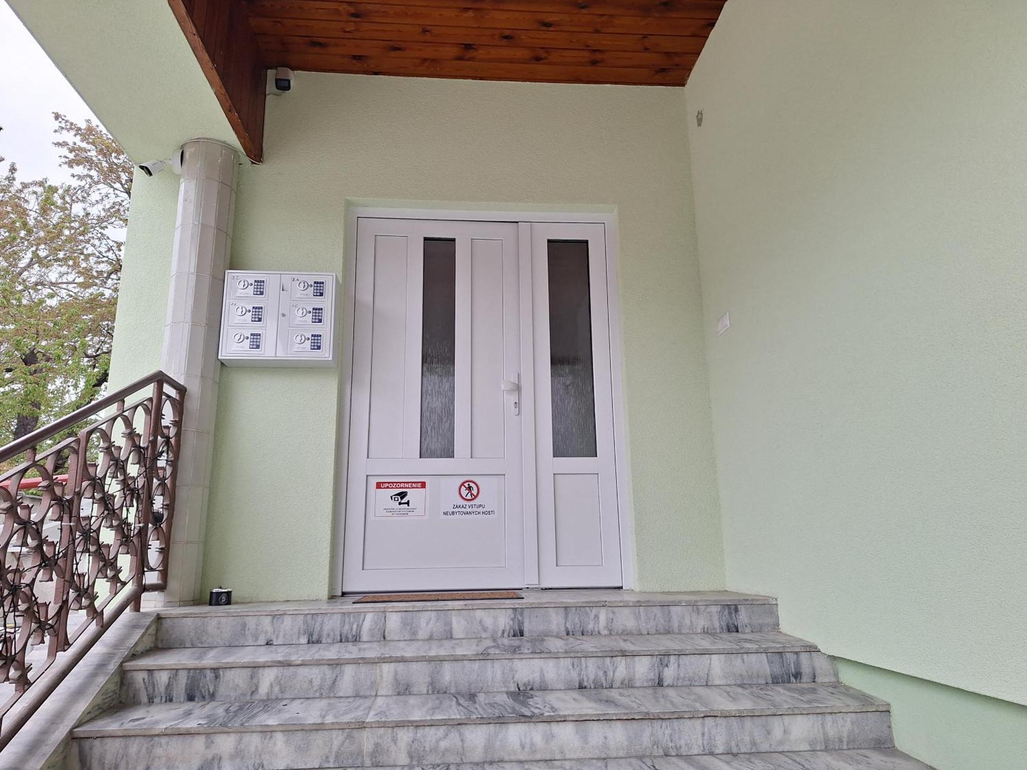 Apartmanovy Dom Stummerova Topolcany Ngoại thất bức ảnh